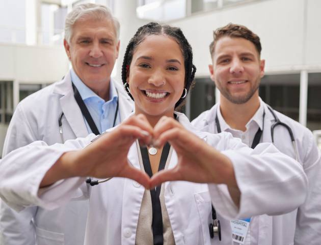 heart-hand-woman-doctor-1747×1280 heart-hand-woman-doctor-1747x1280